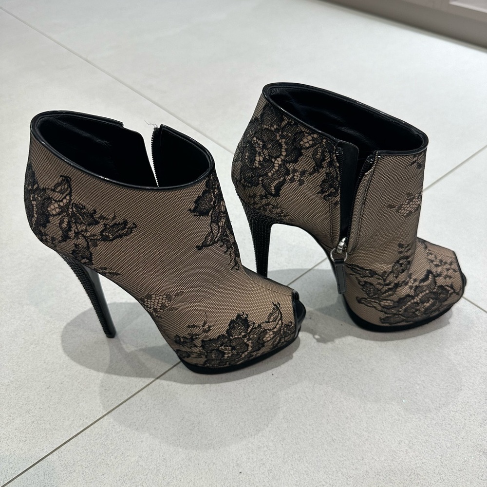 GIUSEPPE ZANOTTI LACE PLATFORM PEEP TOE CRYSTAL EMBELLISHED HEELS